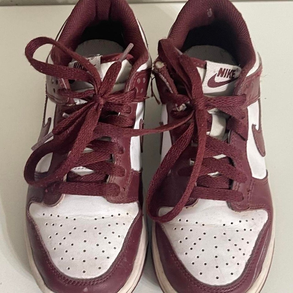 Nike Kids Low tops white/burgundy sneakers Size 3.5 youth